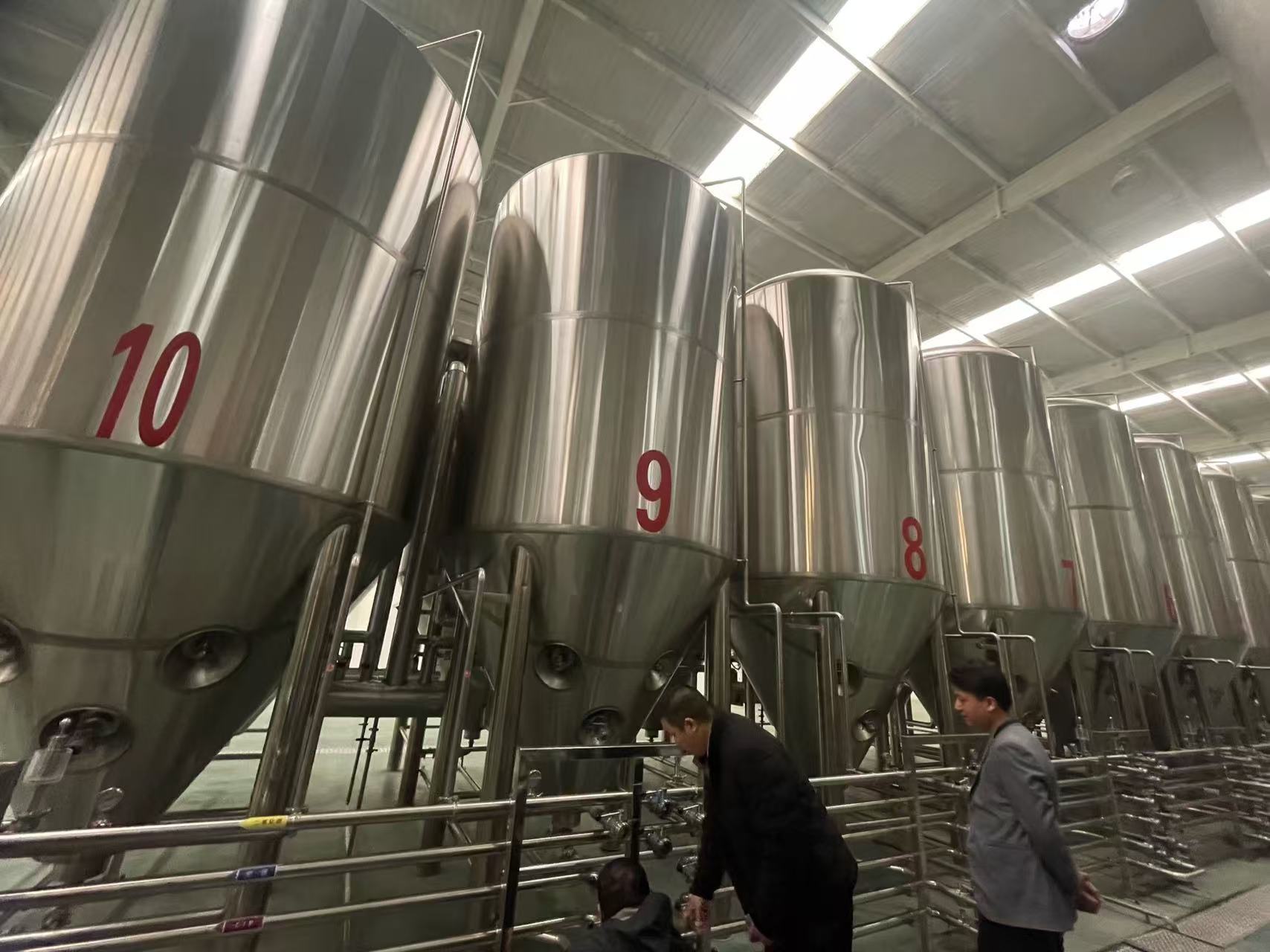 仙桃精酿啤酒设备厂—平面布置、设备设计、制造、调试、培训等一条龙服务